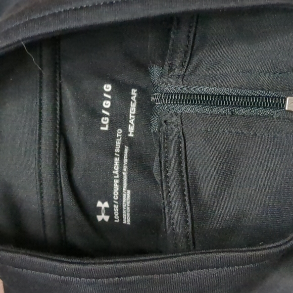 Under Armour Large Tech ½ Zip Long Sleeve like new - Picture 3 of 5